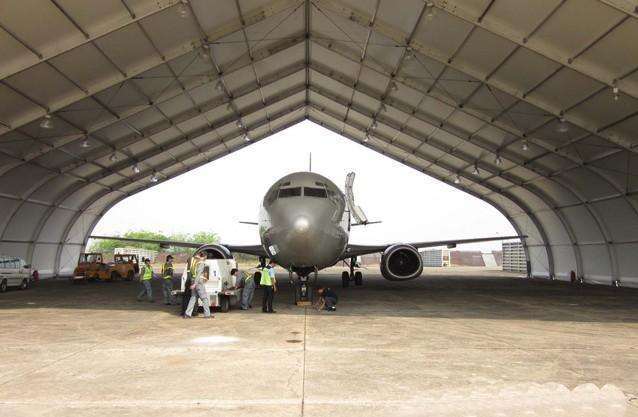 機庫大帳篷