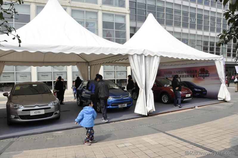 尖頂車展篷房
